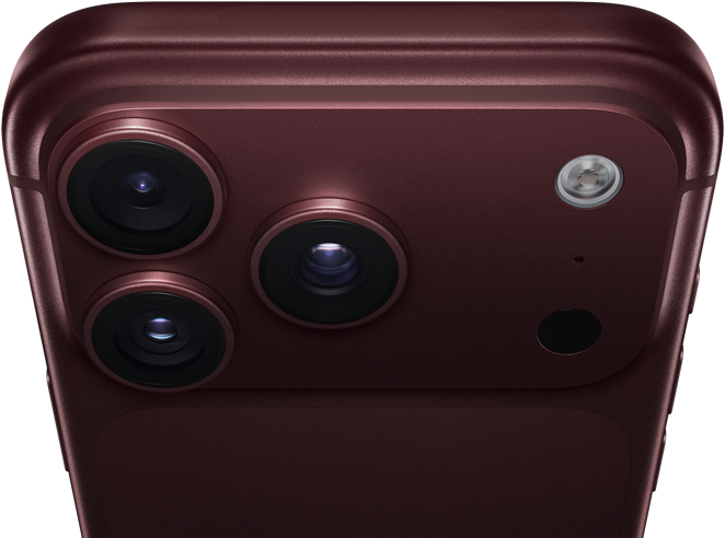 جهاز iPhone&nbsp;18&nbsp;Pro&nbsp;Max، بلون عنّابي (أحمر داكن)، الجهة الخارجية الخلفية، نظام كاميرات Pro&nbsp;Fusion في الأعلى، 3 عدسات، شفرات فتحة عدسة متغيرة مغلقة جزئياً، فلاش، ميكروفون وماسح ضوئي بتكنولوجيا لايدار، الجهة الخارجية العلوية، هوائي خلوي، جوانب مسطحة، حواف مدورة
