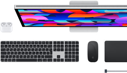 اكسسوارات Mac: سماعات AirPods، وشاشة Studio Display، ولوحة مفاتيح ماجيك، وماجيك ماوس، ولوحة تعقب ماجيك، وكابل شحن MagSafe باللون الأسود الفلكي