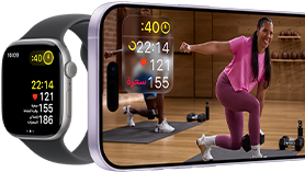 Apple Watch بجانب iPhone مع تمرين من +Apple Fitness يعرض على الشاشة